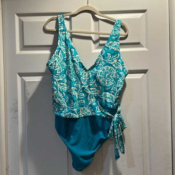 L.L. Bean x Summersalt The Perfect Wrap One Piece Swimsuit 22 Plus Batik - Picture 3 of 11